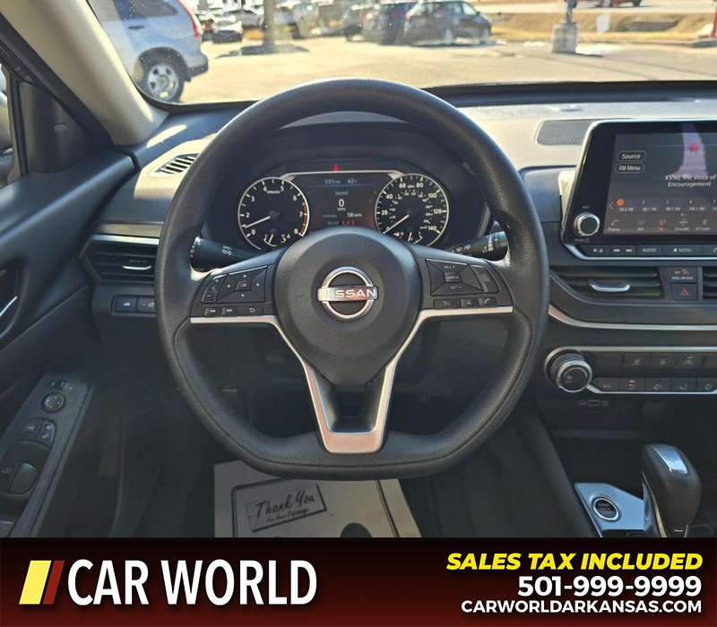 Nissan Altima Vehicle Full-screen Gallery Image 14