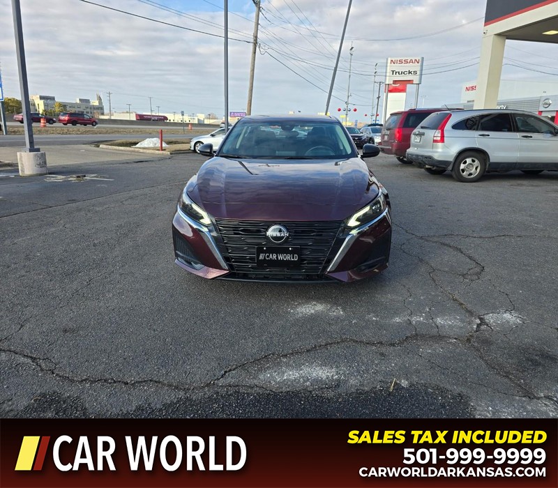 Nissan Altima Vehicle Full-screen Gallery Image 2