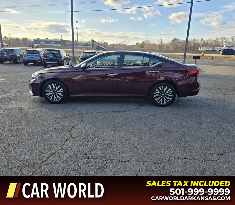 Nissan Altima Vehicle Full-screen Gallery Image 4