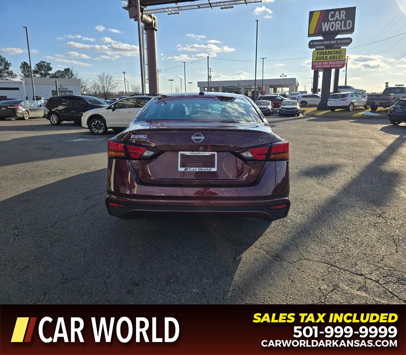 Nissan Altima Vehicle Full-screen Gallery Image 5