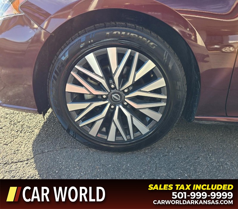 Nissan Altima Vehicle Full-screen Gallery Image 6