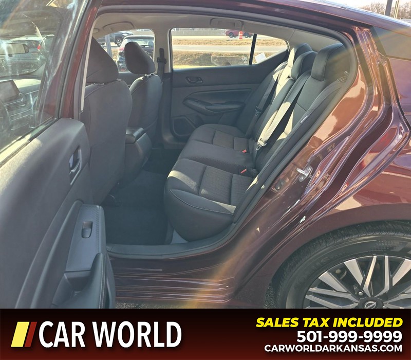 Nissan Altima Vehicle Full-screen Gallery Image 10