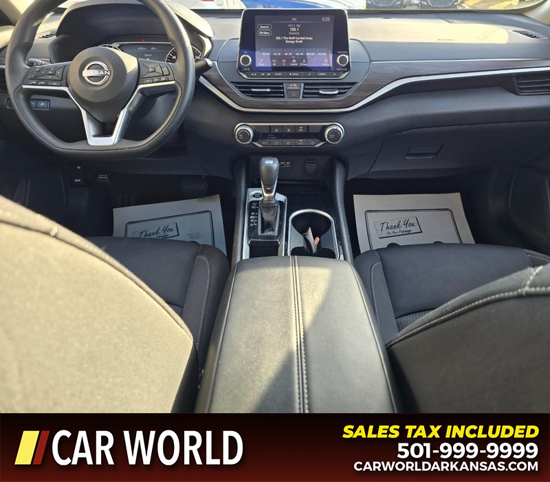 Nissan Altima Vehicle Full-screen Gallery Image 18