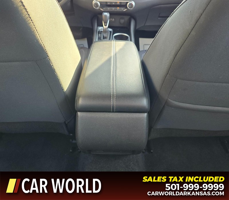 Nissan Altima Vehicle Full-screen Gallery Image 19