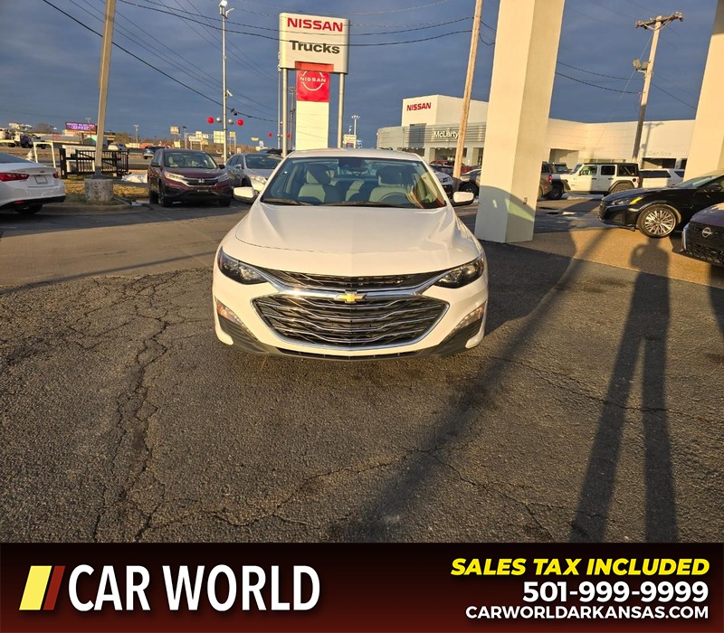 Chevrolet Malibu Vehicle Full-screen Gallery Image 2