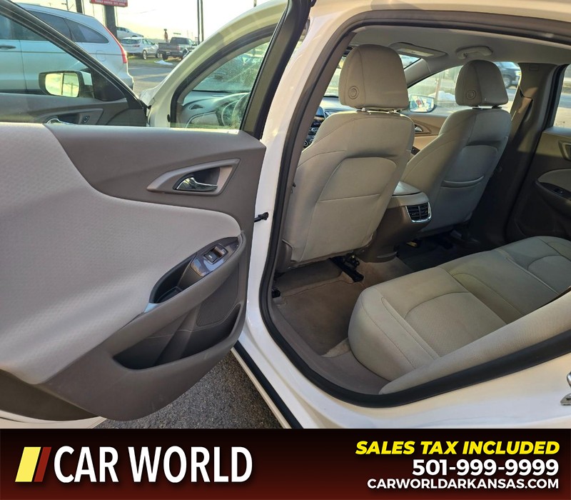 Chevrolet Malibu Vehicle Full-screen Gallery Image 9