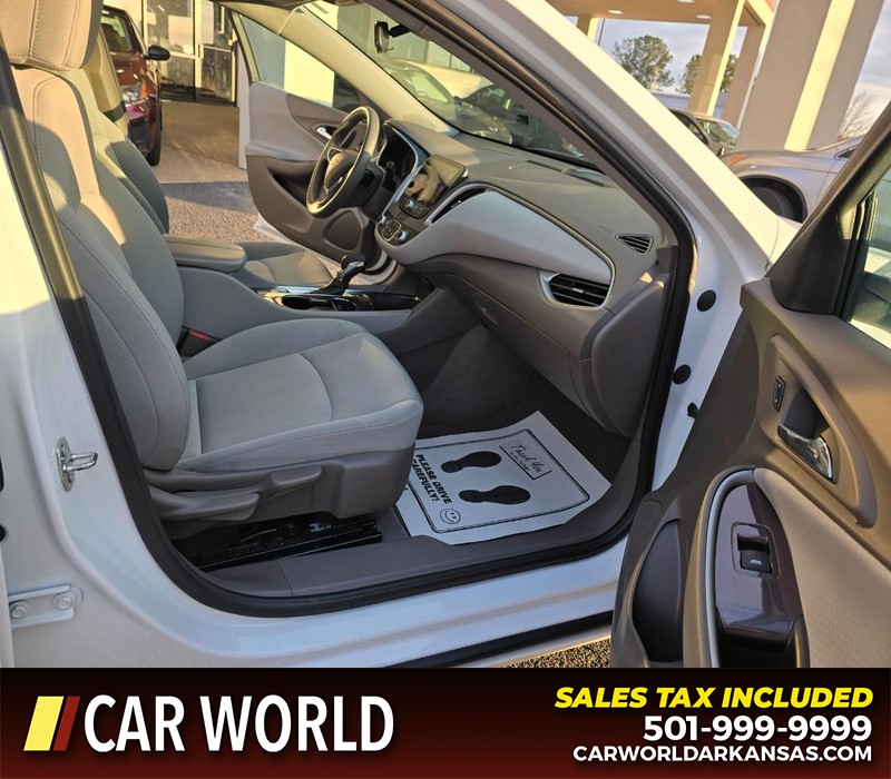 Chevrolet Malibu Vehicle Full-screen Gallery Image 11