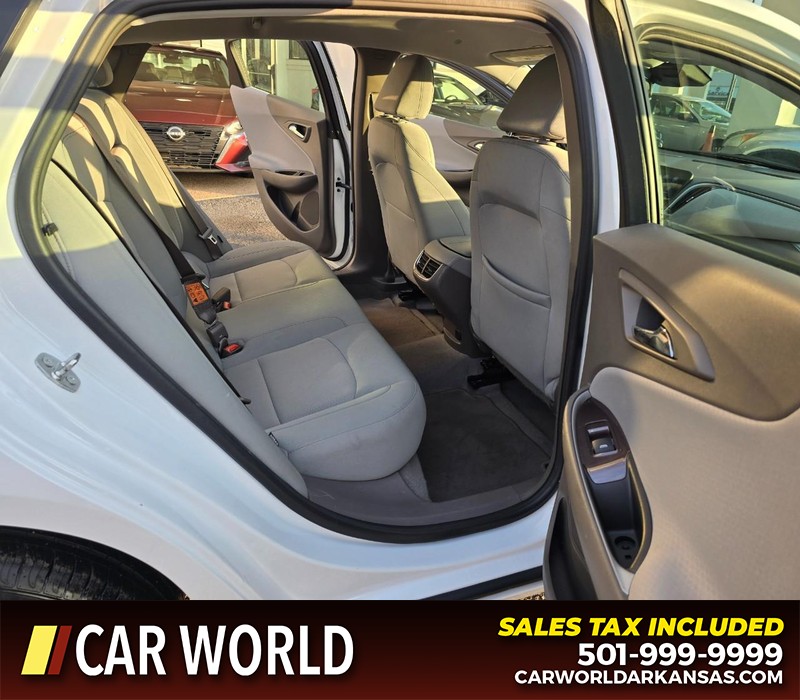 Chevrolet Malibu Vehicle Full-screen Gallery Image 12