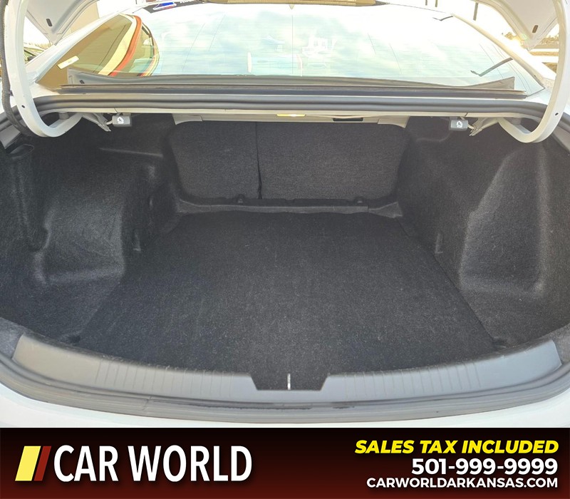 Chevrolet Malibu Vehicle Full-screen Gallery Image 13