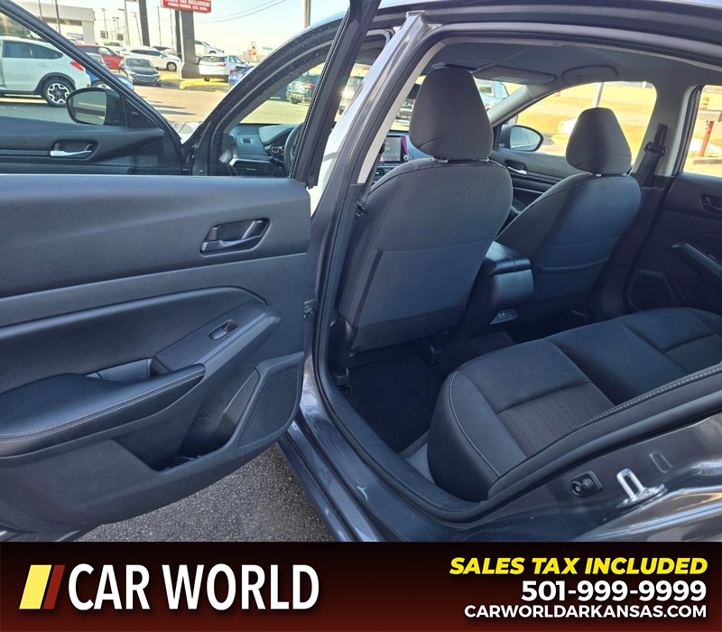 Nissan Altima Vehicle Full-screen Gallery Image 9