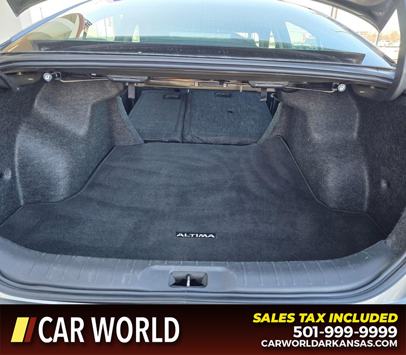 Nissan Altima Vehicle Full-screen Gallery Image 14