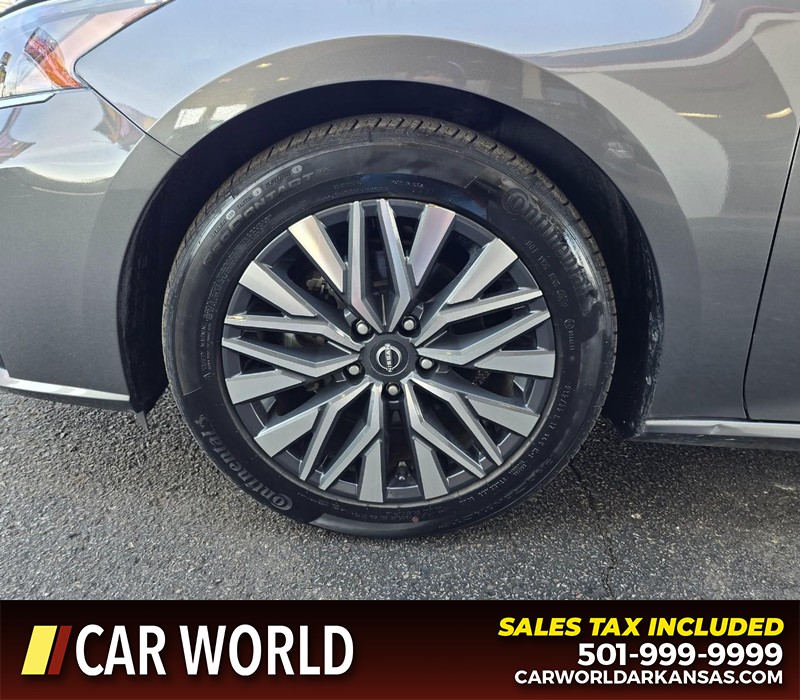 Nissan Altima Vehicle Full-screen Gallery Image 6