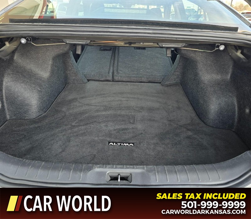 Nissan Altima Vehicle Full-screen Gallery Image 14