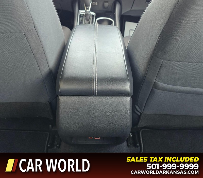 Nissan Altima Vehicle Full-screen Gallery Image 19