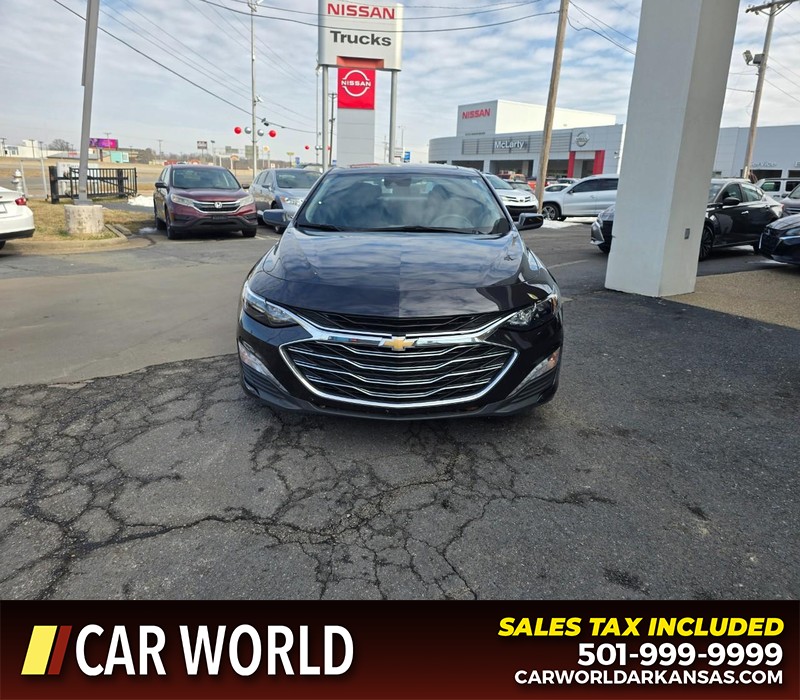 Chevrolet Malibu Vehicle Full-screen Gallery Image 2