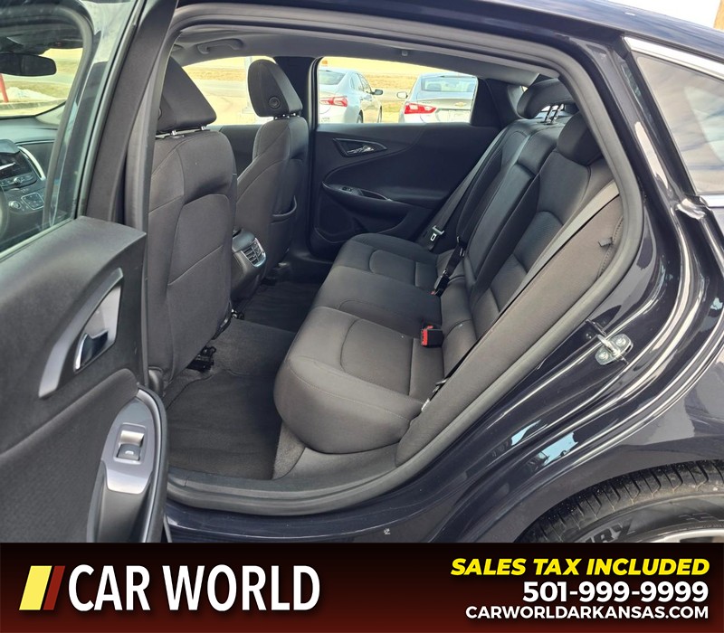 Chevrolet Malibu Vehicle Full-screen Gallery Image 10