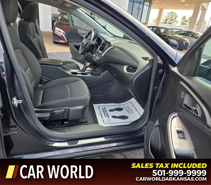 Chevrolet Malibu Vehicle Full-screen Gallery Image 11