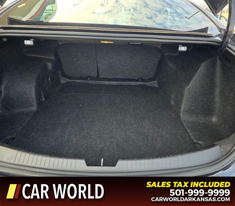 Chevrolet Malibu Vehicle Full-screen Gallery Image 13