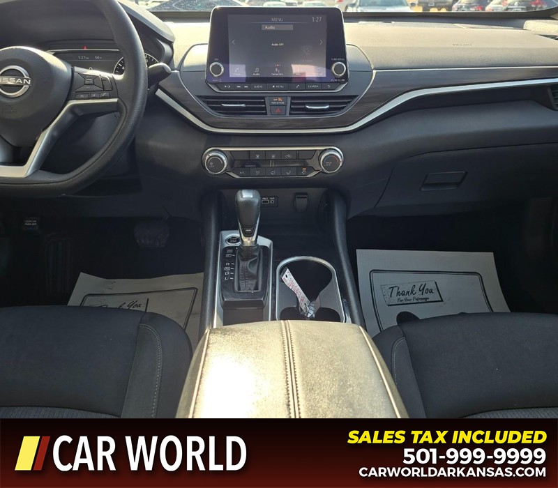 Nissan Altima Vehicle Full-screen Gallery Image 18