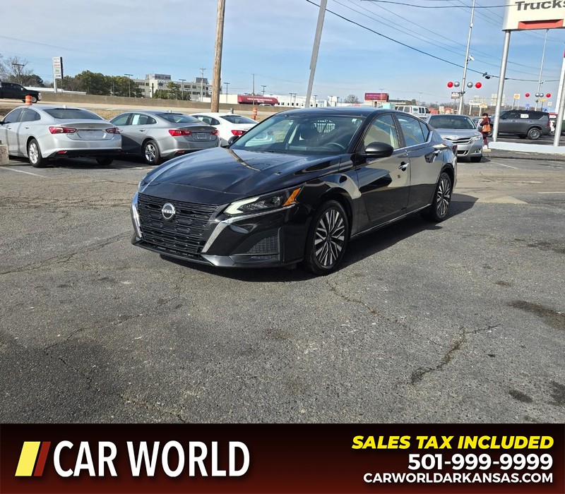 Nissan Altima Vehicle Full-screen Gallery Image 3