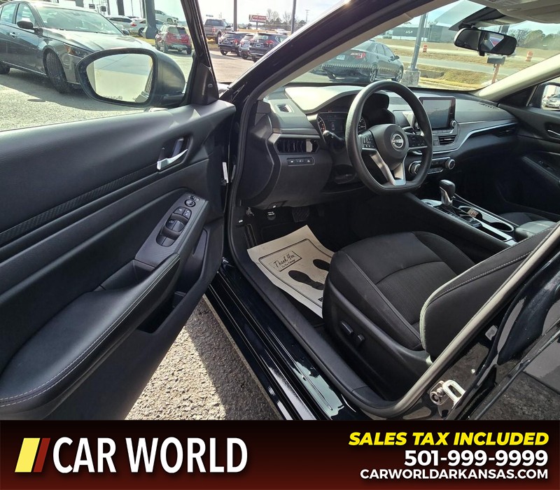 Nissan Altima Vehicle Full-screen Gallery Image 7