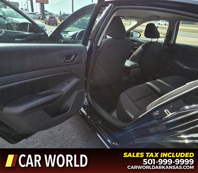 Nissan Altima Vehicle Full-screen Gallery Image 9