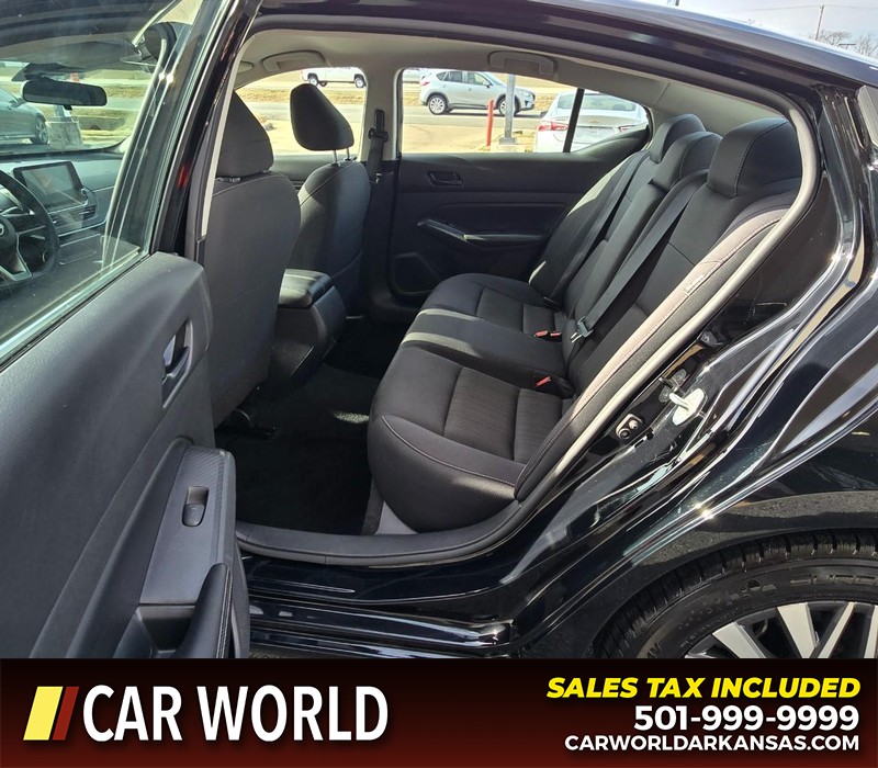 Nissan Altima Vehicle Full-screen Gallery Image 10