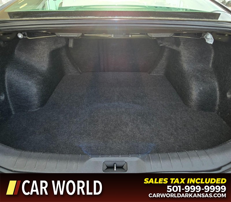 Nissan Altima Vehicle Full-screen Gallery Image 13