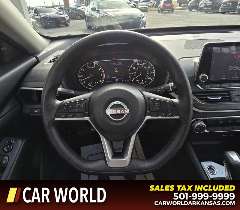 Nissan Altima Vehicle Full-screen Gallery Image 15