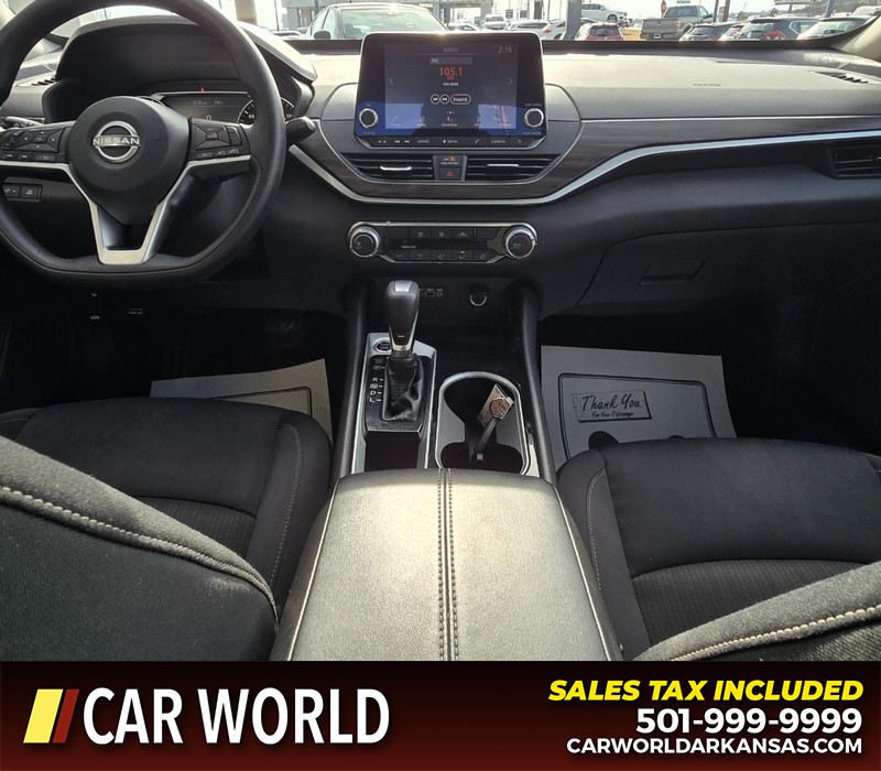 Nissan Altima Vehicle Full-screen Gallery Image 18