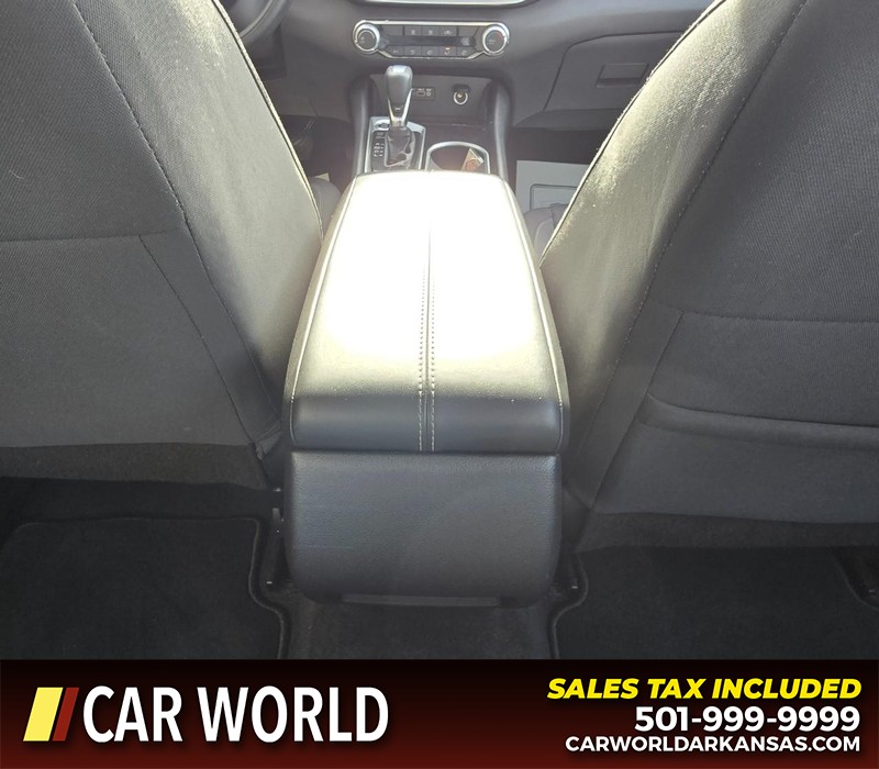 Nissan Altima Vehicle Full-screen Gallery Image 19