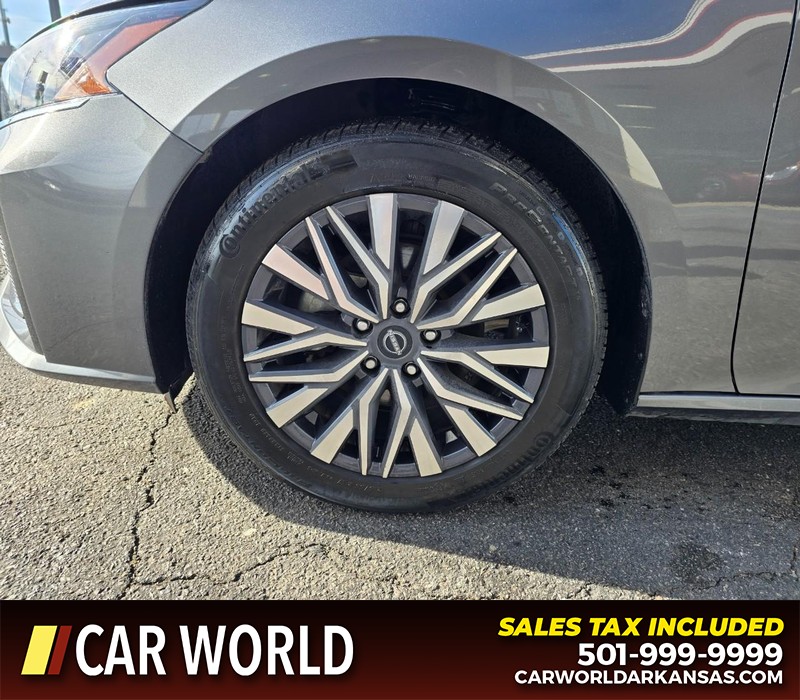 Nissan Altima Vehicle Full-screen Gallery Image 6