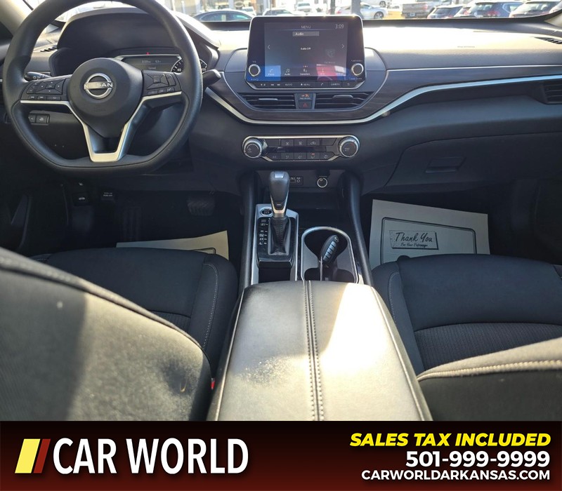 Nissan Altima Vehicle Full-screen Gallery Image 18
