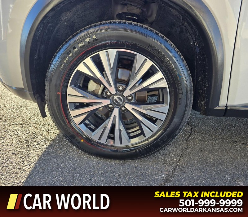 Nissan Rogue Vehicle Full-screen Gallery Image 6