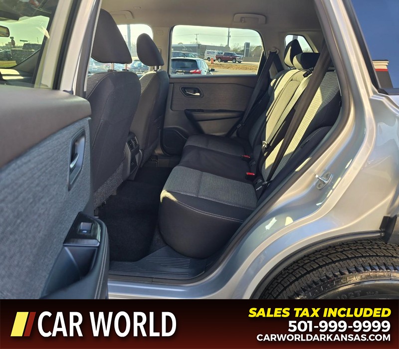 Nissan Rogue Vehicle Full-screen Gallery Image 10