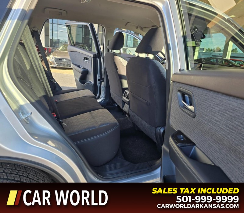 Nissan Rogue Vehicle Full-screen Gallery Image 12