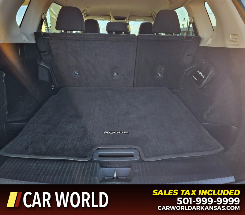 Nissan Rogue Vehicle Full-screen Gallery Image 13