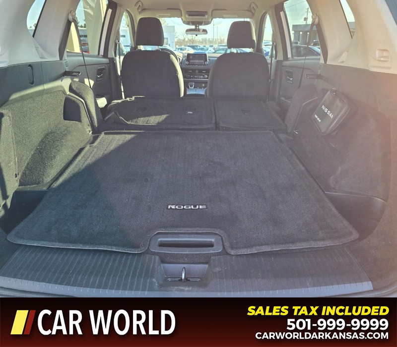 Nissan Rogue Vehicle Full-screen Gallery Image 14