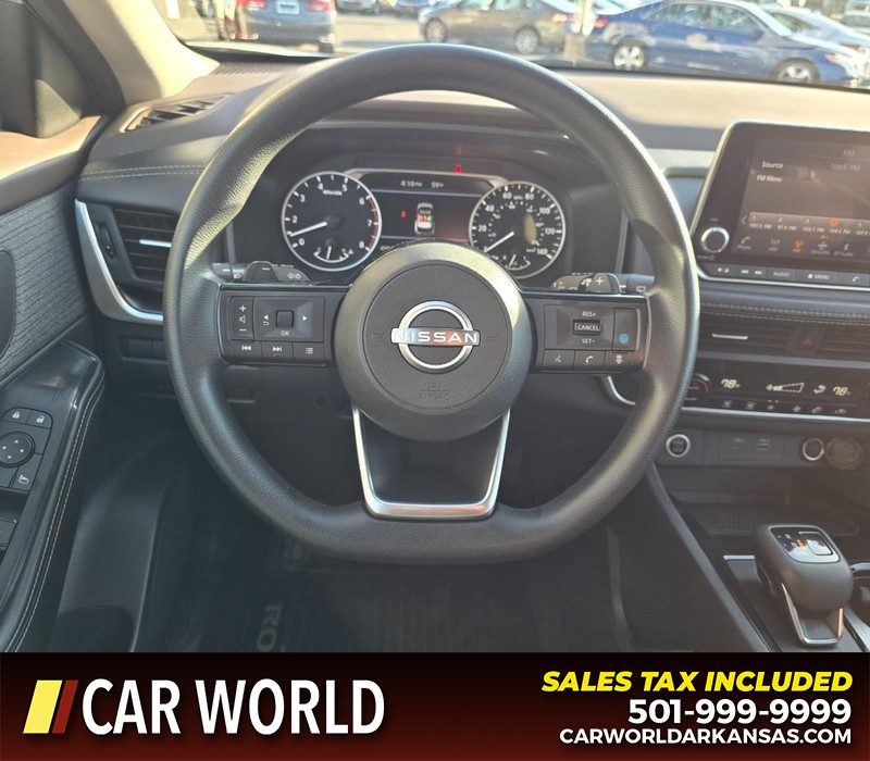 Nissan Rogue Vehicle Full-screen Gallery Image 15