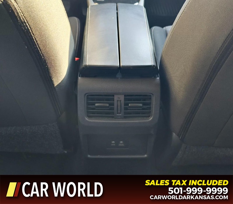 Nissan Rogue Vehicle Full-screen Gallery Image 20