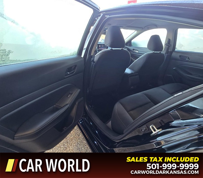 Nissan Altima Vehicle Full-screen Gallery Image 9