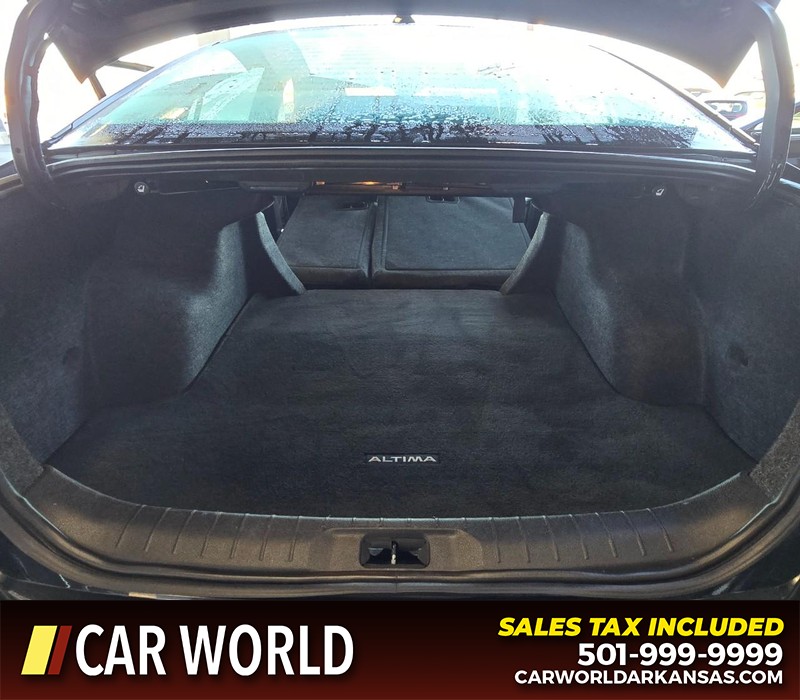 Nissan Altima Vehicle Full-screen Gallery Image 14