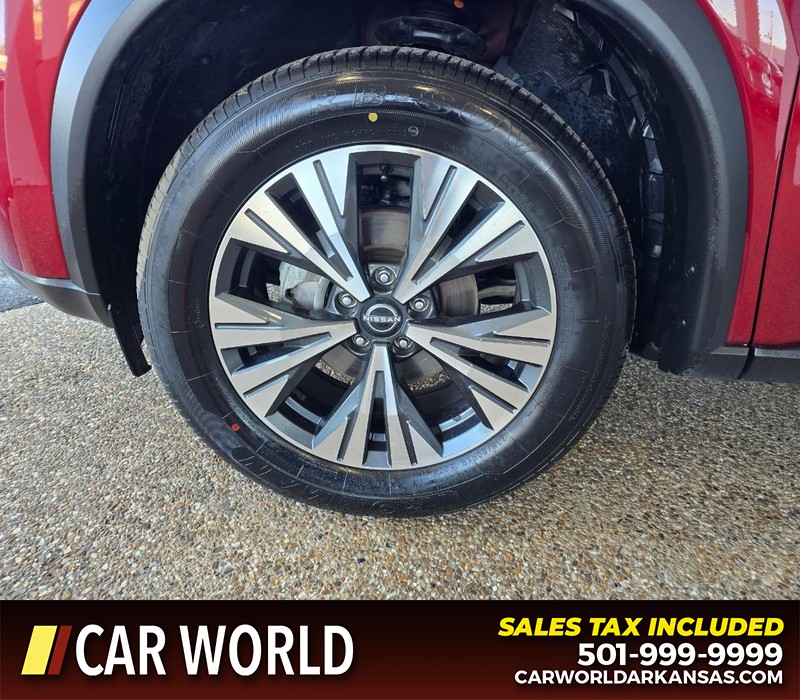 Nissan Rogue Vehicle Full-screen Gallery Image 6