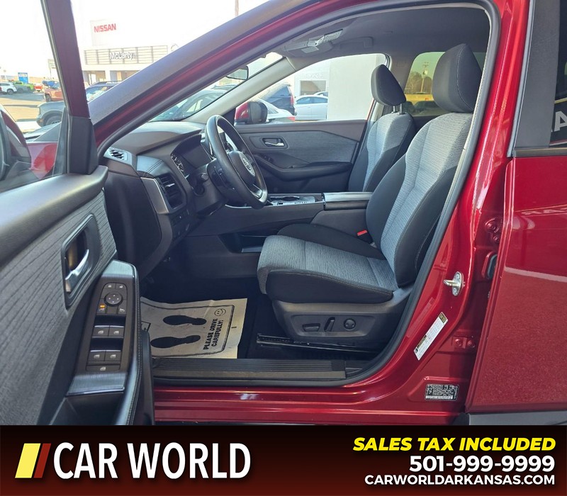 Nissan Rogue Vehicle Full-screen Gallery Image 8