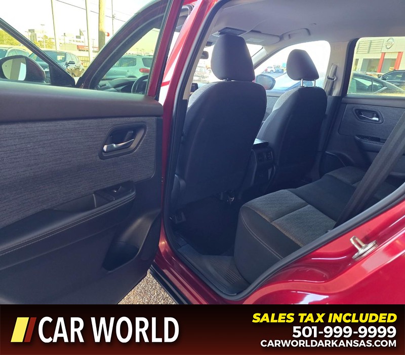 Nissan Rogue Vehicle Full-screen Gallery Image 9