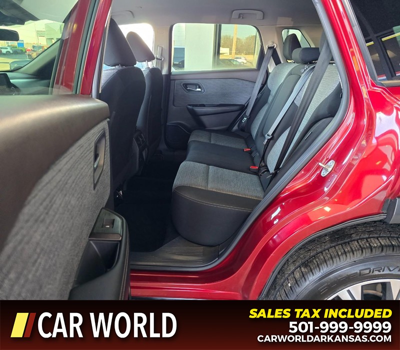 Nissan Rogue Vehicle Full-screen Gallery Image 10