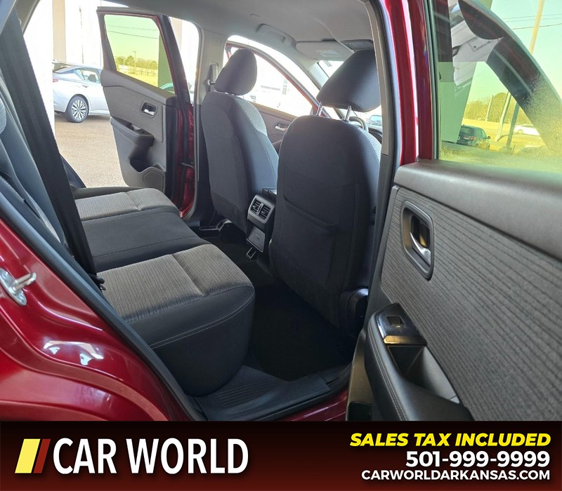 Nissan Rogue Vehicle Full-screen Gallery Image 13