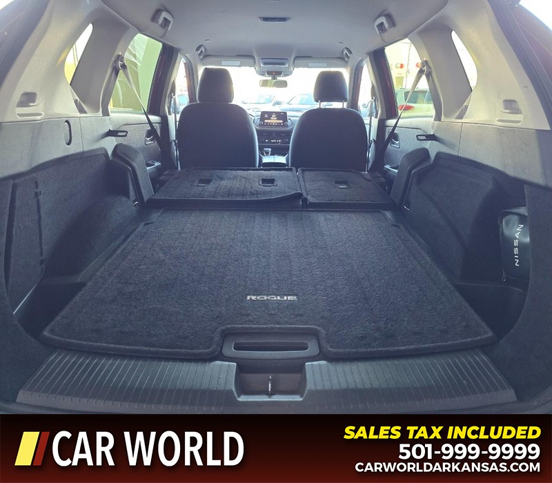 Nissan Rogue Vehicle Full-screen Gallery Image 15