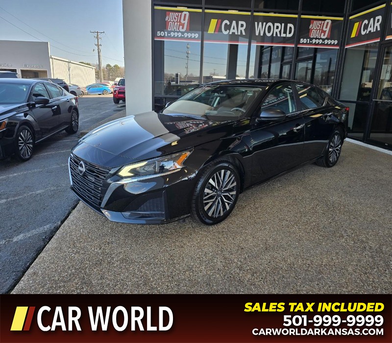 Nissan Altima Vehicle Full-screen Gallery Image 3