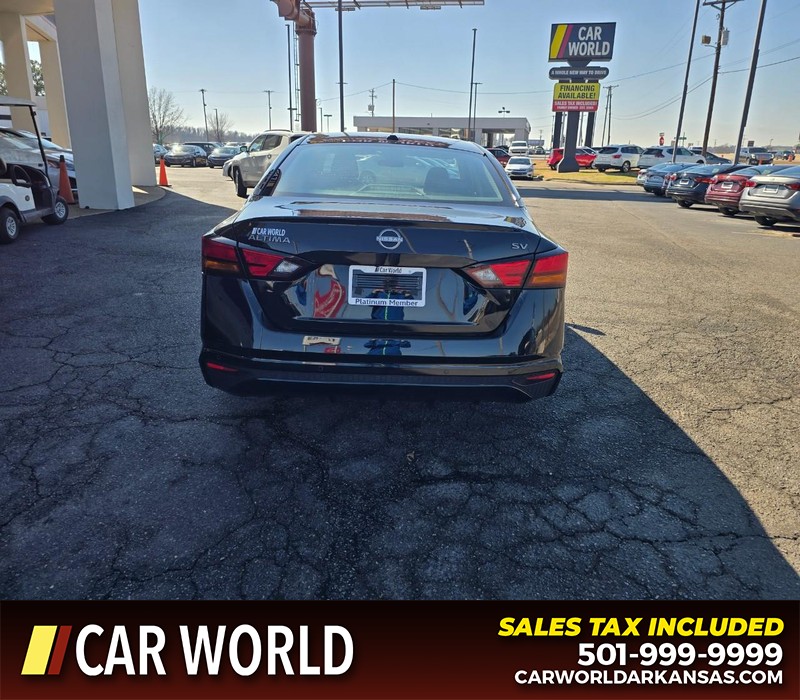 Nissan Altima Vehicle Full-screen Gallery Image 5